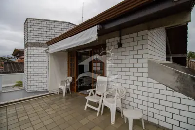Casa - Mezanino com 4 dormitórios (sendo 4 suite(s)) a 700 metros praia.