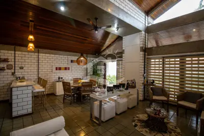 Casa - Mezanino com 4 dormitórios (sendo 4 suite(s)) a 700 metros praia.