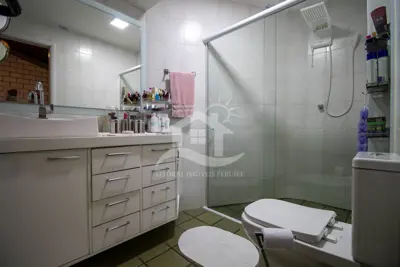 Casa - Mezanino com 4 dormitórios (sendo 4 suite(s)) a 700 metros praia.