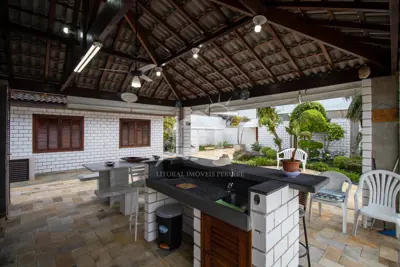Casa - Mezanino com 4 dormitórios (sendo 4 suite(s)) a 700 metros praia.