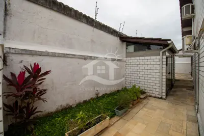 Casa - Mezanino com 4 dormitórios (sendo 4 suite(s)) a 700 metros praia.