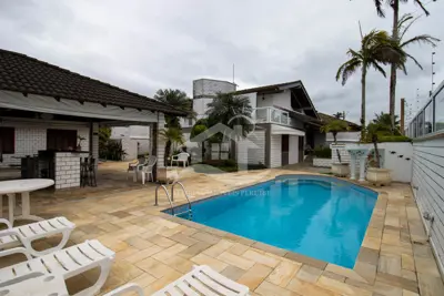 Casa - Mezanino com 4 dormitórios (sendo 4 suite(s)) a 700 metros praia.
