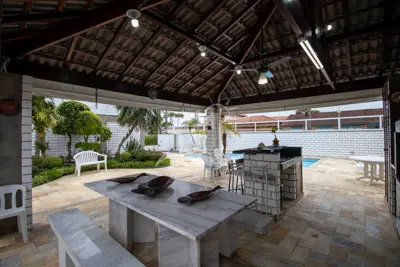 Casa - Mezanino com 4 dormitórios (sendo 4 suite(s)) a 700 metros praia.