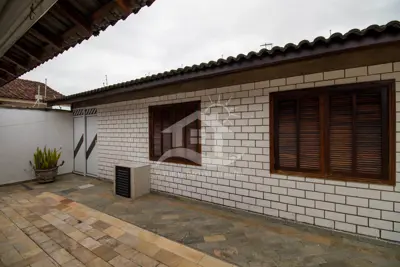 Casa - Mezanino com 4 dormitórios (sendo 4 suite(s)) a 700 metros praia.