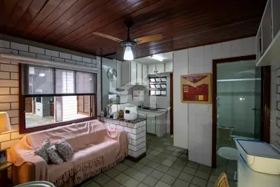 Casa - Mezanino com 4 dormitórios (sendo 4 suite(s)) a 700 metros praia.
