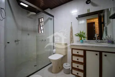 Casa - Mezanino com 4 dormitórios (sendo 4 suite(s)) a 700 metros praia.
