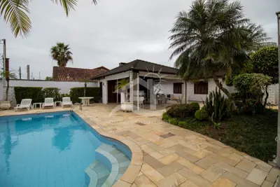 Casa - Mezanino com 4 dormitórios (sendo 4 suite(s)) a 700 metros praia.