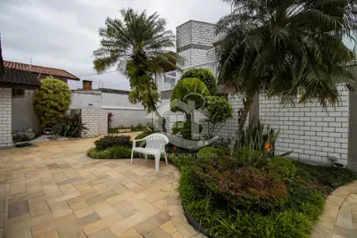 Casa - Mezanino com 4 dormitórios (sendo 4 suite(s)) a 700 metros praia.