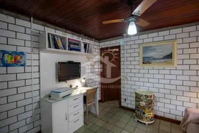 Casa - Mezanino com 4 dormitórios (sendo 4 suite(s)) a 700 metros praia.
