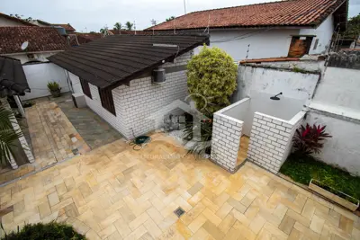 Casa - Mezanino com 4 dormitórios (sendo 4 suite(s)) a 700 metros praia.