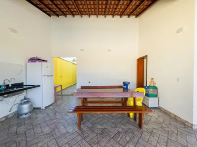 Terreno - Amplo com  quartos  a 400,00 metros praia.