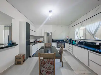 Terreno - Amplo com  quartos  a 400,00 metros praia.