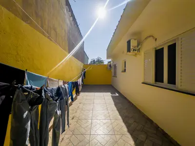 Terreno - Amplo com  quartos  a 400,00 metros praia.