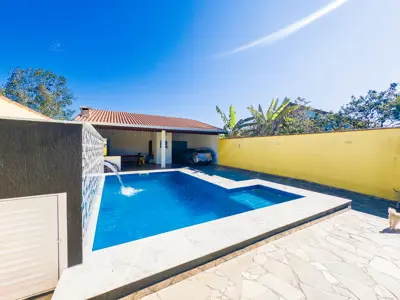 Terreno - Amplo com  quartos  a 400,00 metros praia.