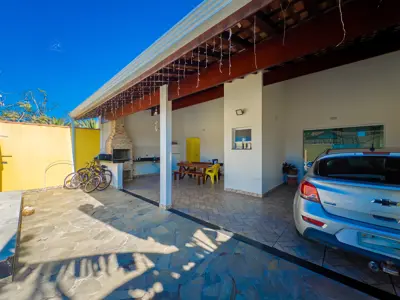 Terreno - Amplo com  quartos  a 400,00 metros praia.