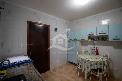 Apartamento - Amplo com 3 dormitórios (sendo 1 suite(s)) a 400,00 metros praia.