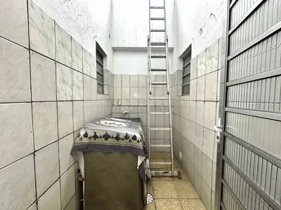 Kitnet - Ampla com 1 quartos (sendo 1 suite(s)) a 8,00 metros praia.