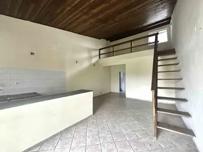 Kitnet - Ampla com 1 quartos (sendo 1 suite(s)) a 8,00 metros praia.