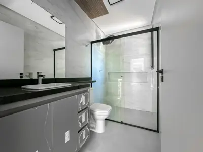 Apartamento - Térreo com 2 quartos (sendo 0 suite(s)) a 600,00 metros praia.