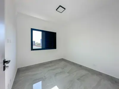 Apartamento - Térreo com 2 quartos (sendo 0 suite(s)) a 600,00 metros praia.