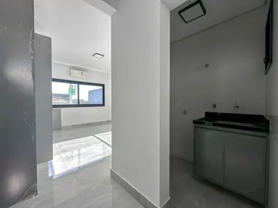 Apartamento - Térreo com 2 quartos (sendo 0 suite(s)) a 600,00 metros praia.