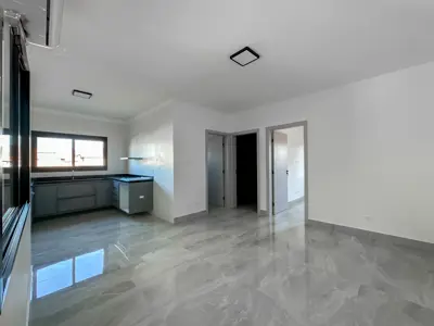 Apartamento - Amplo com 2 quartos (sendo 0 suite(s)) a 600,00 metros praia.