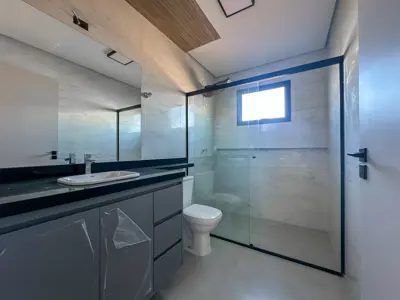 Apartamento - Amplo com 2 quartos  a 600,00 metros praia.