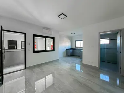 Apartamento - Alto com 2 quartos  a 600,00 metros praia.