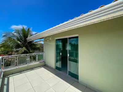 Casa - Sobrado com 5 quartos (sendo 3 suite(s)) a 1,50 metros praia.