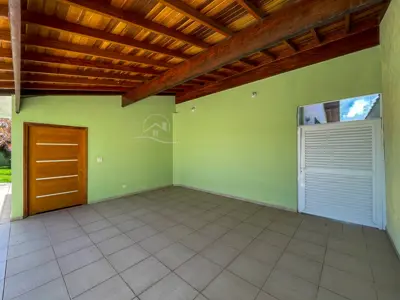 Casa - Sobrado com 5 quartos (sendo 3 suite(s)) a 1,50 metros praia.