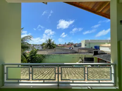 Casa - Sobrado com 5 quartos (sendo 3 suite(s)) a 1,50 metros praia.