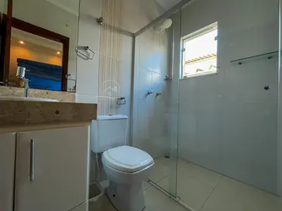 Casa - Sobrado com 5 quartos (sendo 3 suite(s)) a 1,50 metros praia.