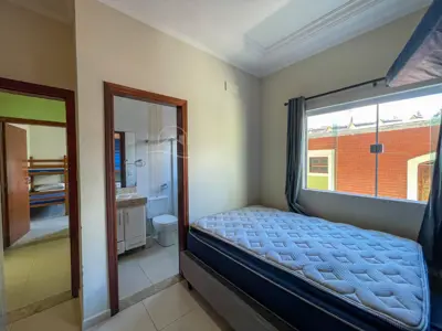 Casa - Sobrado com 5 quartos (sendo 3 suite(s)) a 1,50 metros praia.
