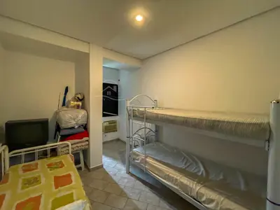 Apartamento - Térreo com 2 quartos (sendo 1 suite(s)) a 500,00 metros praia.