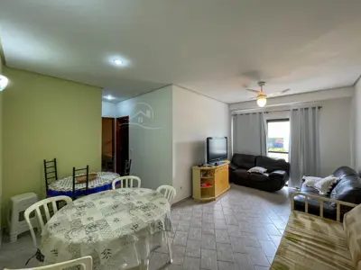 Apartamento - Térreo com 2 quartos (sendo 1 suite(s)) a 500,00 metros praia.