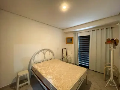 Apartamento - Térreo com 2 quartos (sendo 1 suite(s)) a 500,00 metros praia.