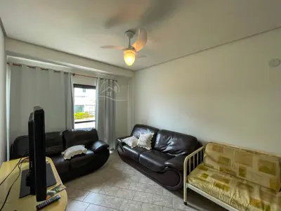 Apartamento - Térreo com 2 quartos (sendo 1 suite(s)) a 500,00 metros praia.