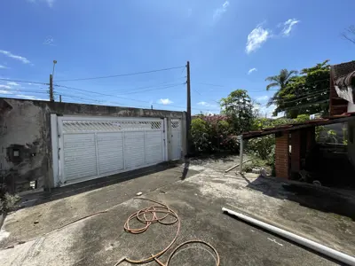 Terreno - Esquina com  dormitórios  a 1,50 metros praia.