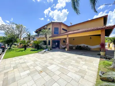 Casa - Sobrado com 5 dormitórios (sendo 5 suite(s)) a 800,00 metros praia.