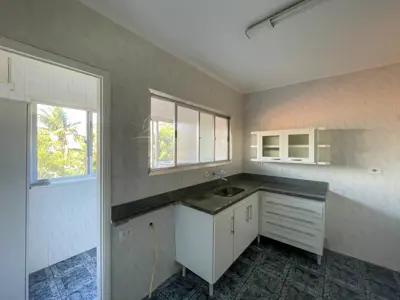Apartamento - Alto com 2 dormitórios (sendo 0 suite(s)) a 400,00 metros praia.