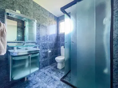 Apartamento - Alto com 2 dormitórios (sendo 0 suite(s)) a 400,00 metros praia.