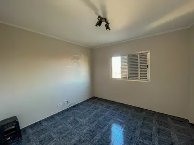 Apartamento - Alto com 2 dormitórios (sendo 0 suite(s)) a 400,00 metros praia.