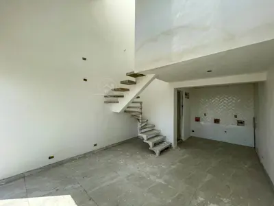 Apartamento - Alto com 2 dormitórios (sendo 1 suite(s)) a 0,00 metros praia.