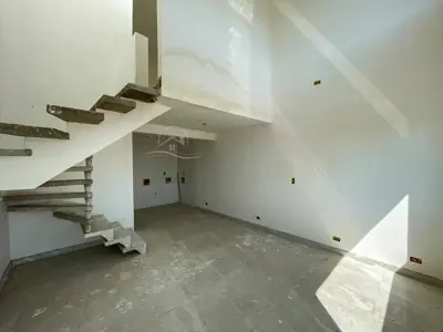 Apartamento - Alto com 2 dormitórios (sendo 1 suite(s)) a 0,00 metros praia.