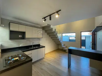 Apartamento - Loft com 1 dormitórios (sendo 1 suite(s)) a 600,00 metros praia.