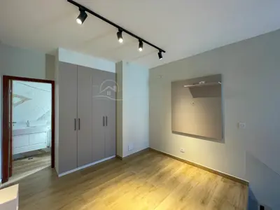 Apartamento - Loft com 1 dormitórios (sendo 1 suite(s)) a 600,00 metros praia.
