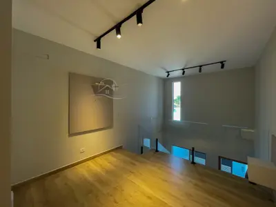 Apartamento - Loft com 1 dormitórios (sendo 1 suite(s)) a 600,00 metros praia.