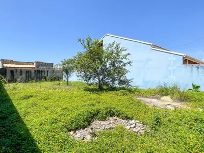 Terreno - Murado com  dormitórios  a 3,00 metros praia.
