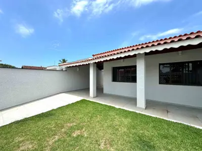 Casa - Térrea com 3 quartos (sendo 3 suite(s)) a 600,00 metros praia.