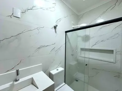 Casa - Térrea com 3 quartos (sendo 3 suite(s)) a 600,00 metros praia.